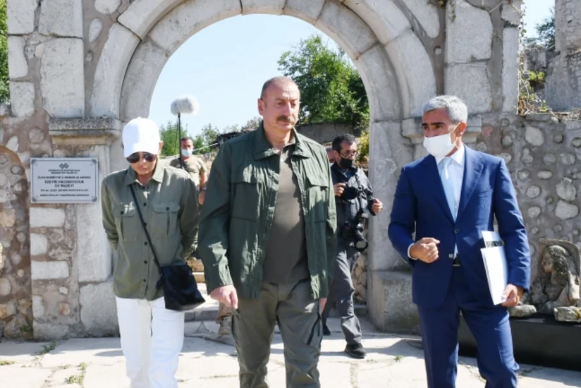 Ильхам Алиев и Мехрибан Алиева ознакомились с предстоящими работами в доме-музее Узеира Гаджибейли в Шуше