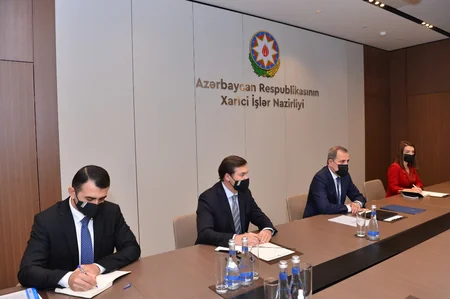 Ceyhun Bayramov Rumıniyanın Azərbaycandakı yeni səfiri ilə görüşüb