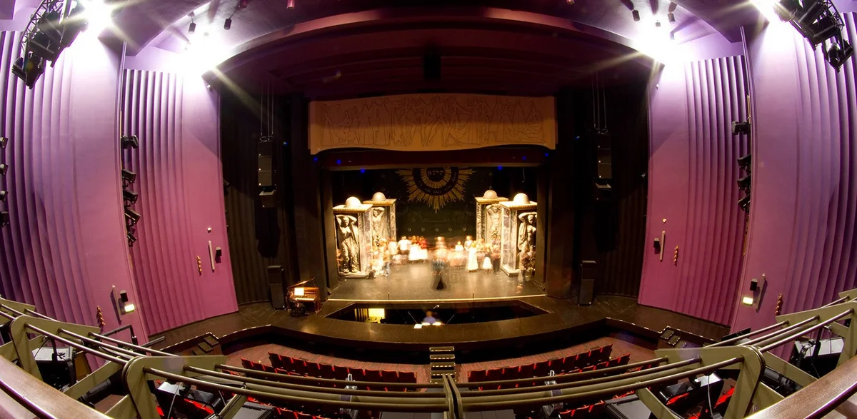 Gənclərin maraq göstərmədiyi teatrlar qoca düşüncədən qaçmalıdırmı? - ARAŞDIRMA