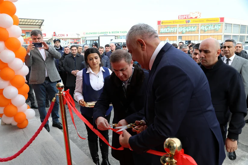 “Abşeron” Ticarət Mərkəzinin ərazisində avtovağzal xidməti təşkil edilib - YENİLƏNİB