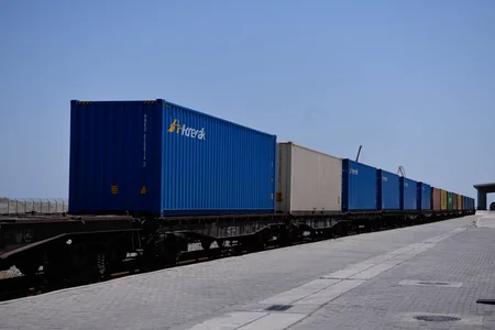Çinin əsas sənaye mərkəzindən Avropaya Orta Dəhlizlə ilk blok qatar Bakı Limanından yola salınıb