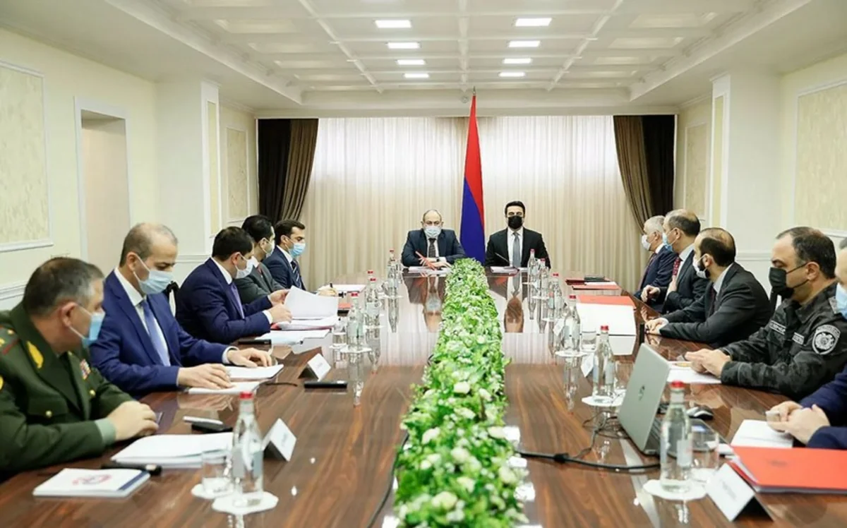 Премьер-министр Армении провел заседание Совбеза