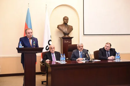 SOCAR-da yüksək dövlət təltiflərinə layiq görülmüş neftçilərə orden və medallar təqdim olunub - VİDEO