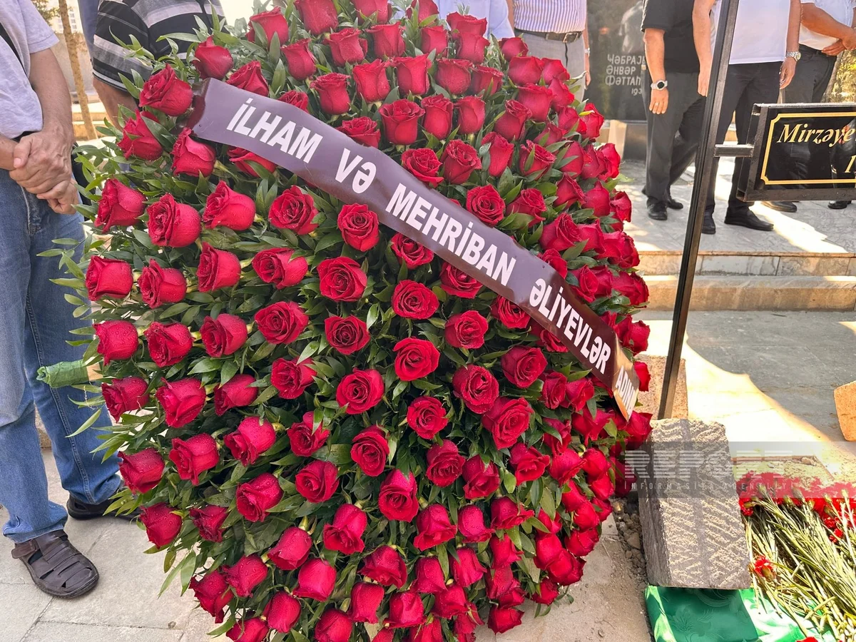Prezident və birinci xanım Səfa Mirzəyevin dəfninə əklil göndərib