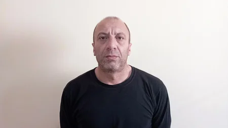 Şirvanda “Porsche Cayenne”də avtomat aşkarlanıb