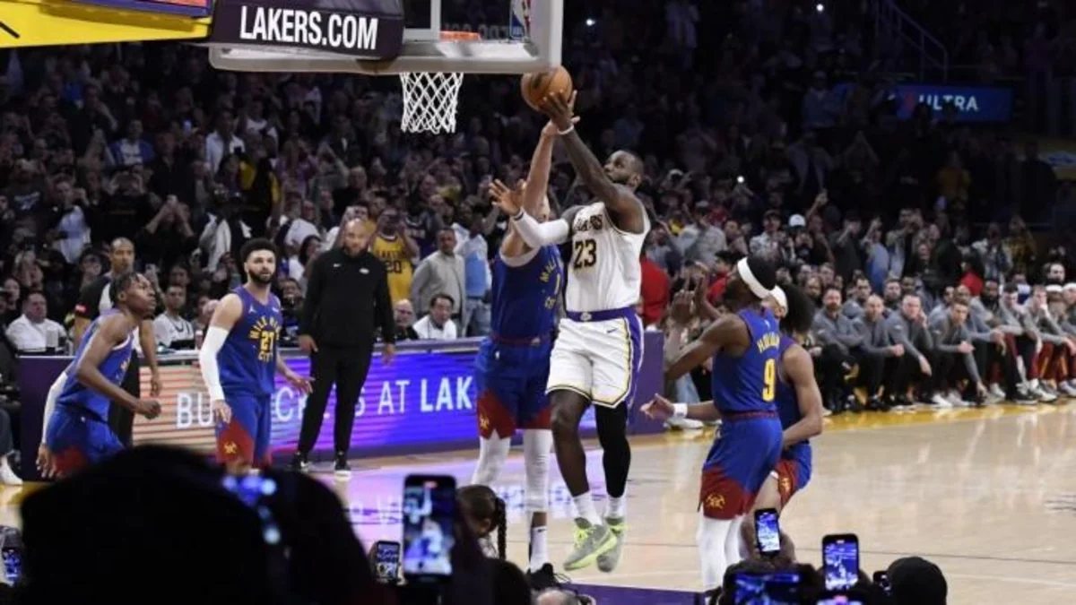Əfsanəvi basketbolçu öz rekordunu yeniləyib
