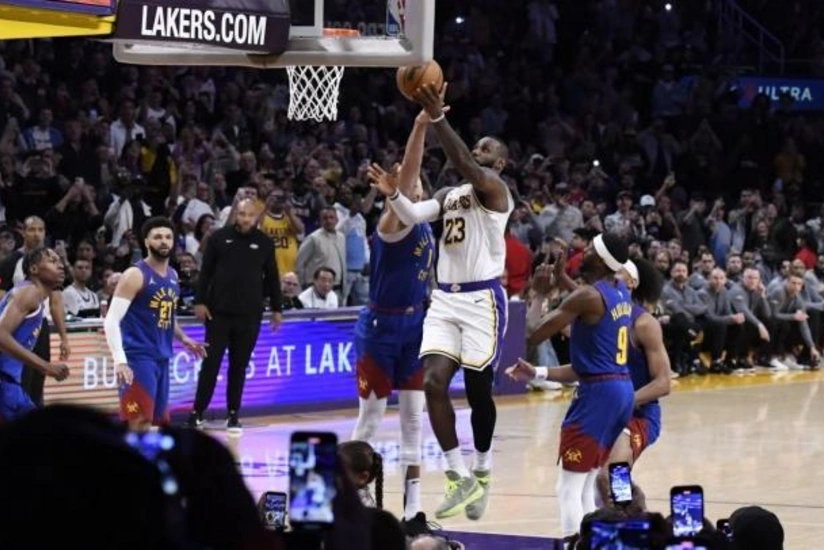 Əfsanəvi basketbolçu öz rekordunu yeniləyib