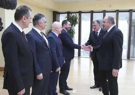 Azərbaycanın Gürcüstana yeni təyin olunmuş səfiri etimadnaməsini Prezident Georgi Marqvelaşviliyə təqdim edib - FOTO