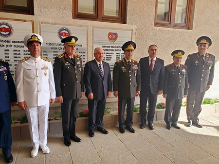 Zakir Həsənov Türkiyənin Quru Qoşunları məktəbinin buraxılış mərasimində iştirak edir