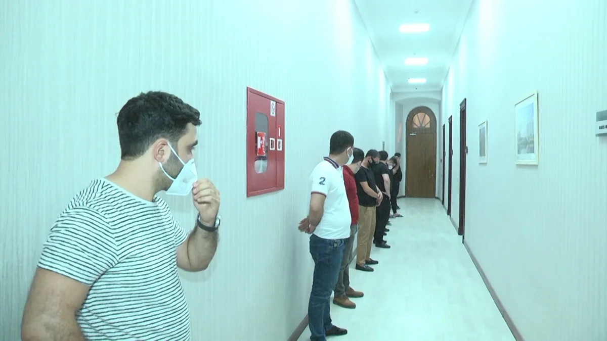 “40 pillə” restoranının sahibi və müştəriləri cərimələndi