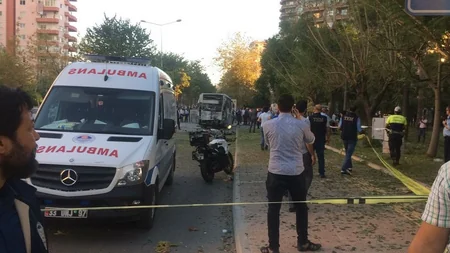 В Турции совершено нападение на служебный полицейский автомобиль, пострадали 12 человек