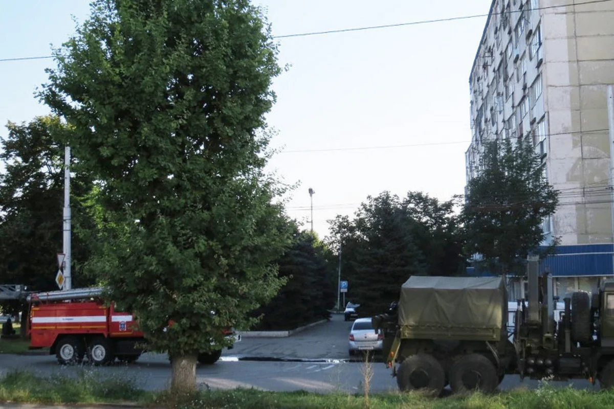 В Нальчике продолжается перестрелка с боевиками
