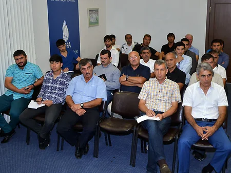 ​Bernhard Lippert Azərbaycanda klub nümayəndələri ilə görüşüb