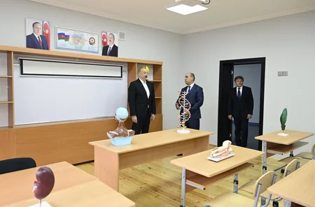 Prezident Bum qəsəbəsində tam orta məktəbin yeni binasının açılışında iştirak edib - YENİLƏNİB