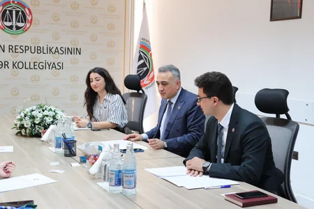 Amerika Hüquq Məktəbi ilə Vəkillər Kollegiyası arasında anlaşma memorandumu imzalanıb