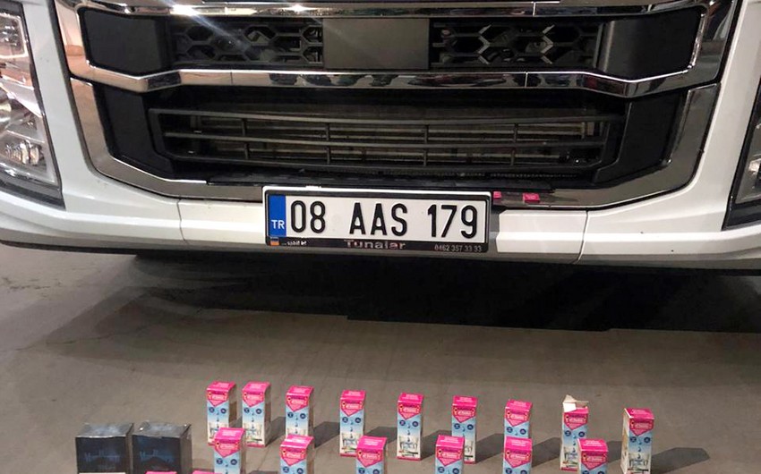 Gömrükçülər dərman preparatları, ehtiyat hissəsi və siqaretlər aşkarlayıb