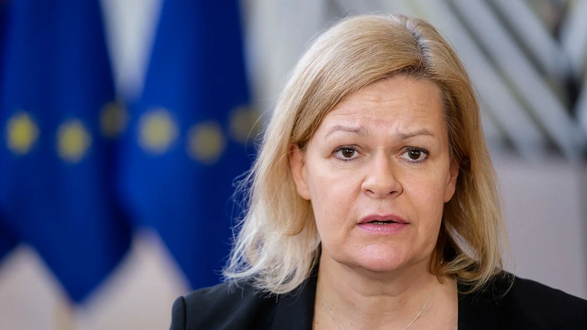 Глава МВД ФРГ: Враги демократии могут воспользоваться кризисом в стране
