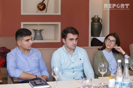 Gürcüstan hakim partiyasının Marneuli rayonunun meri vəzifəsinə namizədi azərbaycanlı gənclərlə görüşüb