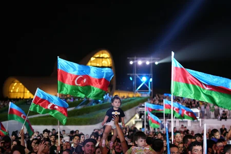 Heydər Əliyev Mərkəzinin parkında Milli Qurtuluş Gününə həsr olunan konsert keçirilib
