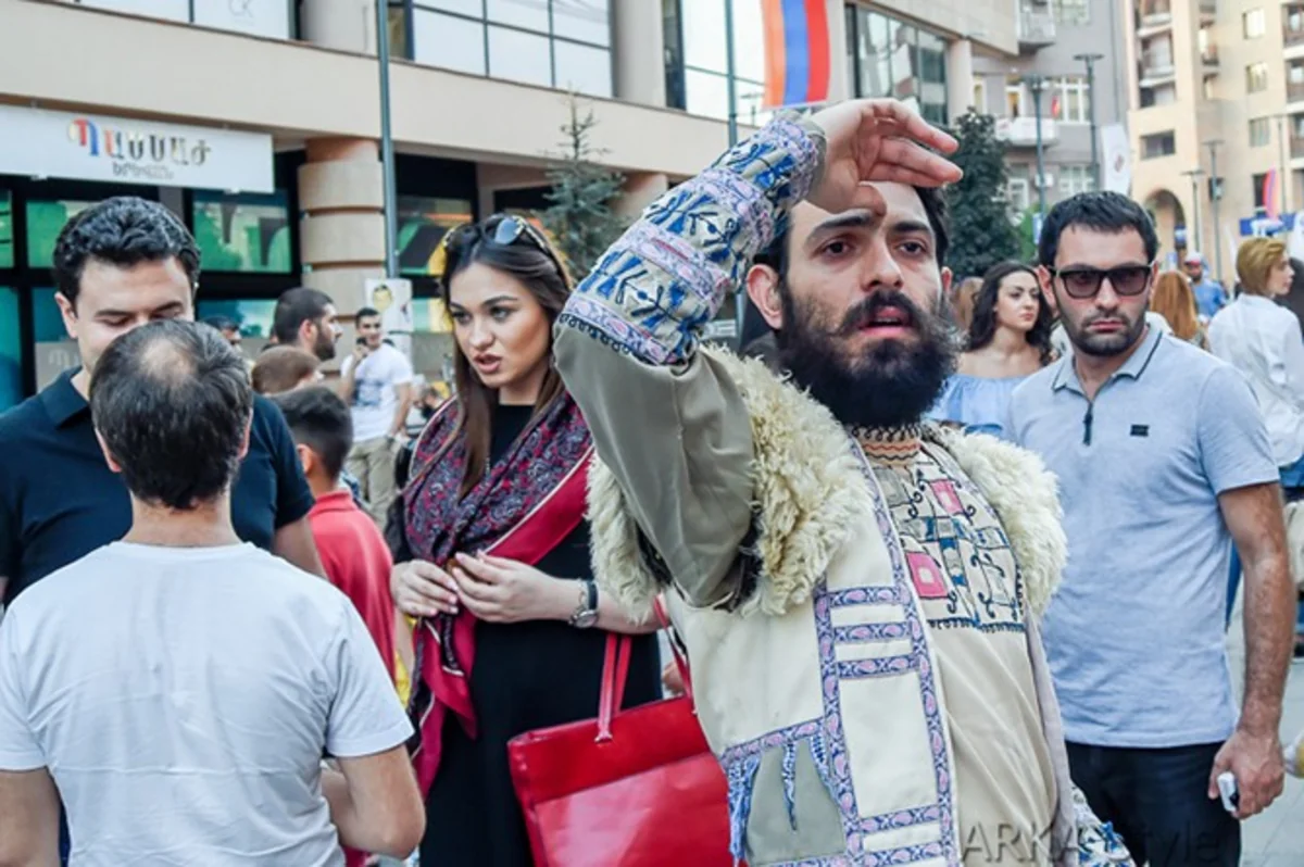 Ermənistan əhalisinin sayı 10 min 400 nəfər azalıb