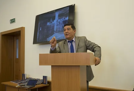 Nizami Gəncəvinin özbək dilinə tərcümə olunmuş Sirlər xəzinəsi kitabının təqdimatı keçirilib