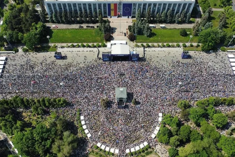 В Молдове около 80 тысяч человек вышли на митинг в поддержку евроинтеграции