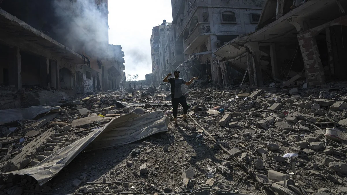 6 killed in airstrike in southern Gaza Strip