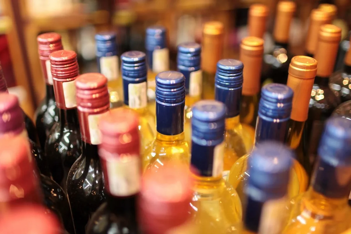 2025-ci ildə satışdan çıxarılan saxta alkoqollu içkilərin sayı açıqlanıb