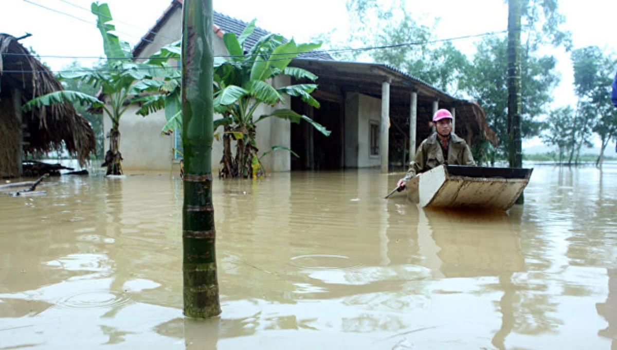 Death toll from central Vietnam flooding climbs to 90