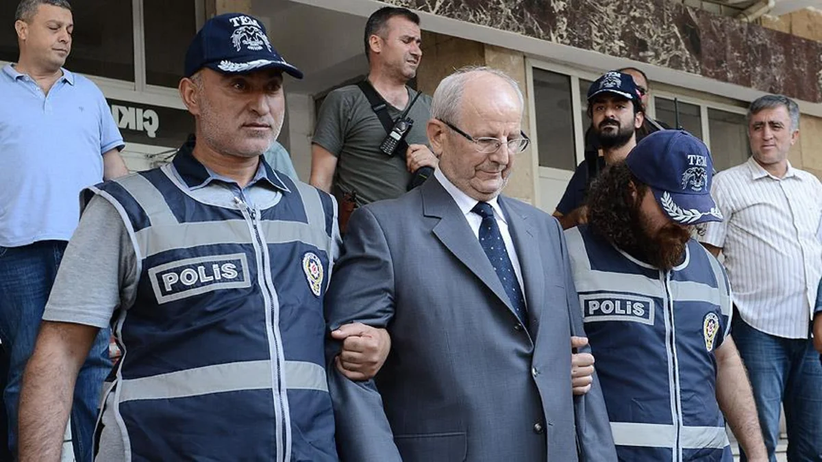 Türkiyədə dövlət çevrilişinə cəhddə təqsirləndirilən 7 hərbçi barəsində həbs qərarı verilib