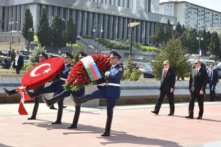 İlham Əliyev və Rəcəb Tayyib Ərdoğan Şəhidlər xiyabanını ziyarət ediblər