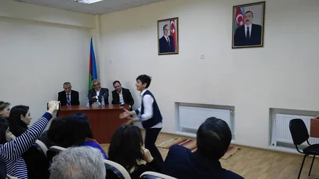 Akademik Milli Dram Teatrının aktyorları şagirdlərlə görüşüb