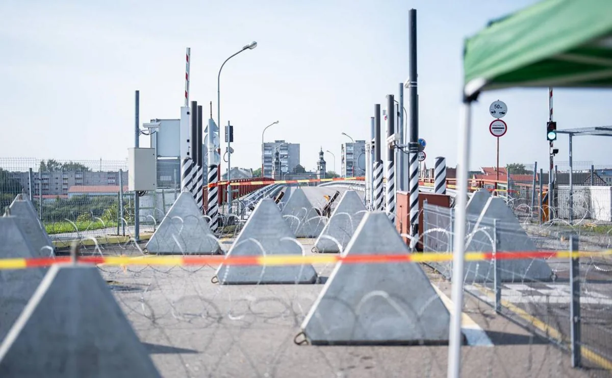 Litva Rusiya ilə sərhəddə müdafiə istehkamları quraşdırıb