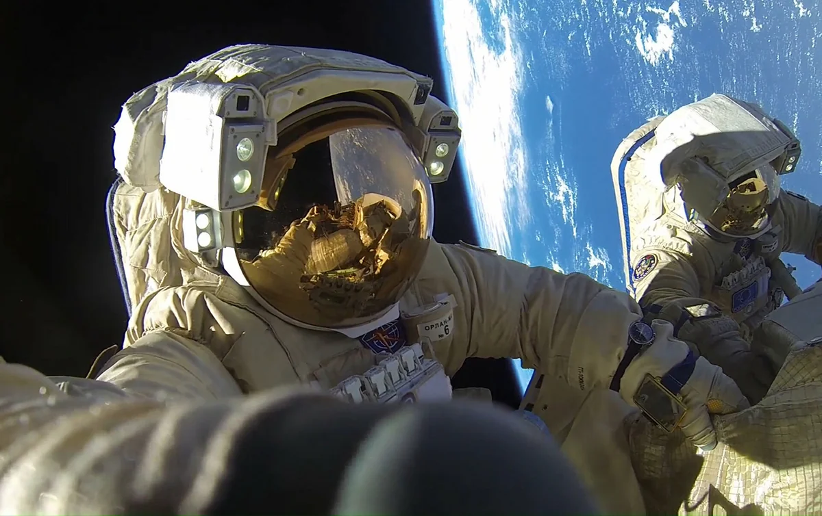 Russia raises astronauts' salaries by 50%