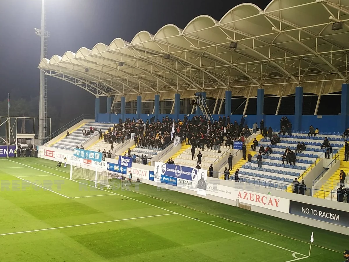 Qarabağ azarkeşləri Neftçinin baş məşqçisini istefaya səsləyiblər