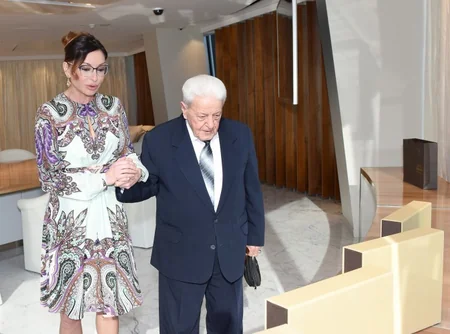 ​Azərbaycanın birinci xanımı Mehriban Əliyeva xalq artisti ilə görüşüb