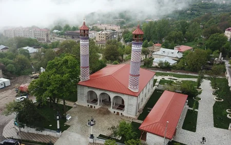Şuşada Yuxarı Gövhər Ağa məscidi əsaslı yenidənqurma və bərpadan sonra açılıb