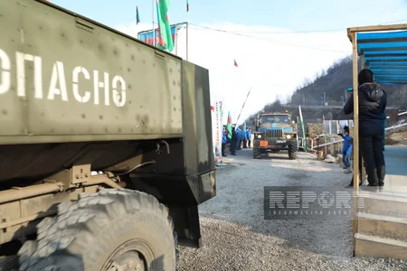 По дороге Ханкенди-Лачын беспрепятственно проехали 67 автомобилей российских миротворцев