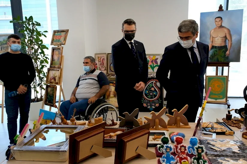 Открылась посвященная годовщине начала Отечественной войны выставка Хары бюльбюль