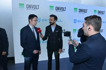 ONVOLT elektromobil satış-sərgi salonunu və SKYWELL ET5 modelini təqdim edib