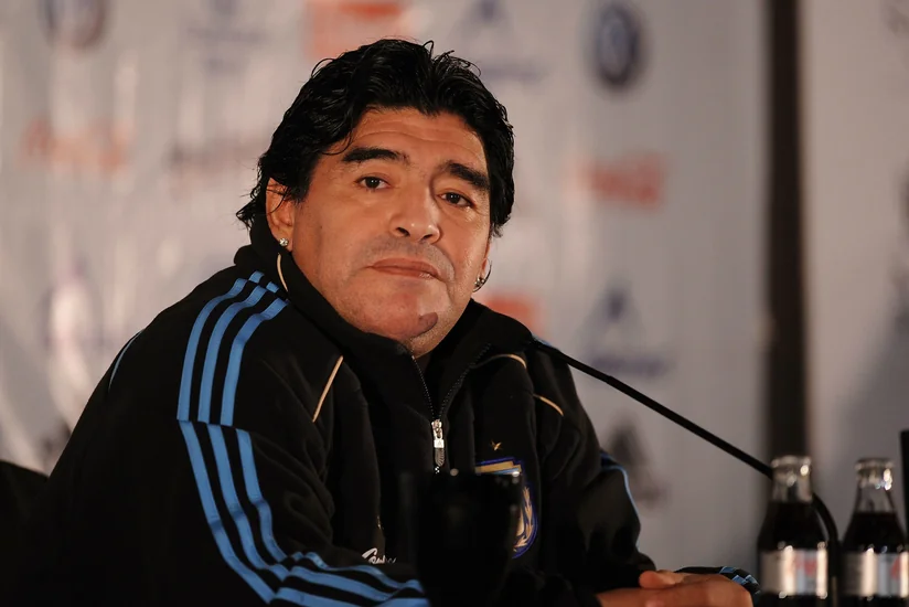 Maradona ölümündən bir həftə əvvəl başından xəsarət alıb