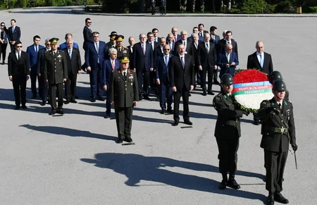 Prezident İlham Əliyev Ankarada Anıtqəbiri ziyarət edib