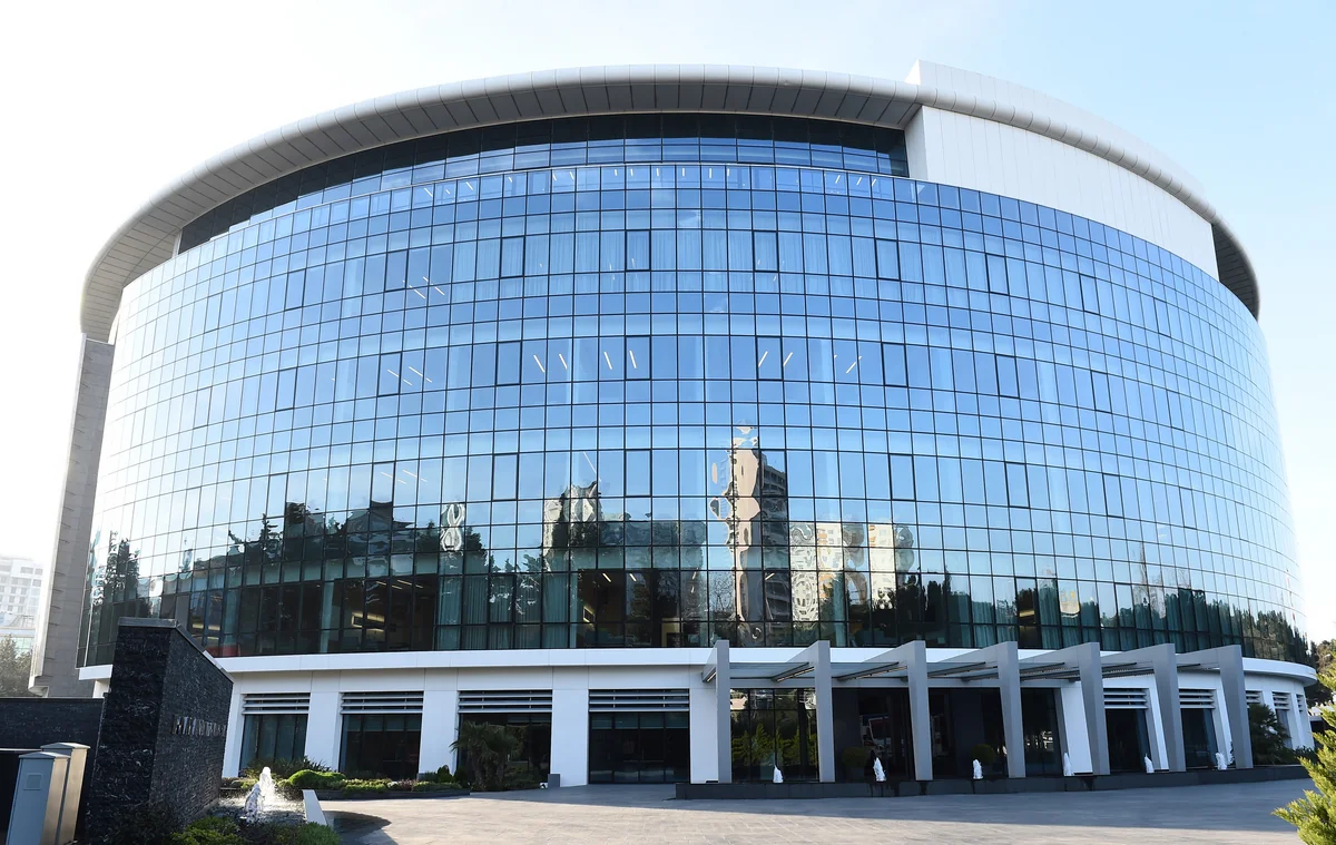 Bakıdakı beynəlxalq hospitalda 850 nəfər işləyəcək, helikopterlərin enməsi üçün meydança da yaradılıb