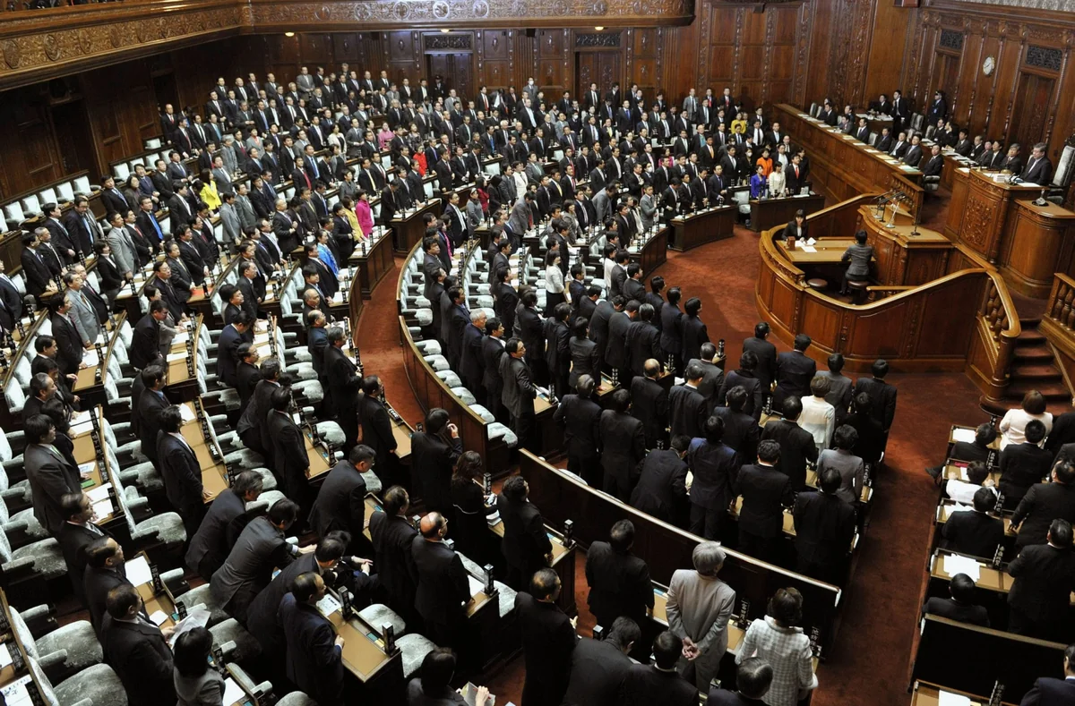 KİV: Yaponiya hökumətinin reytinqi rekord səviyyədə aşağı düşüb