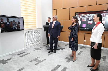 UNEC-də Heydər Əliyev Fondu tərəfindən təşkil olunan distant Çin dili kursları üzrə dərslərə başlanılıb - FOTO