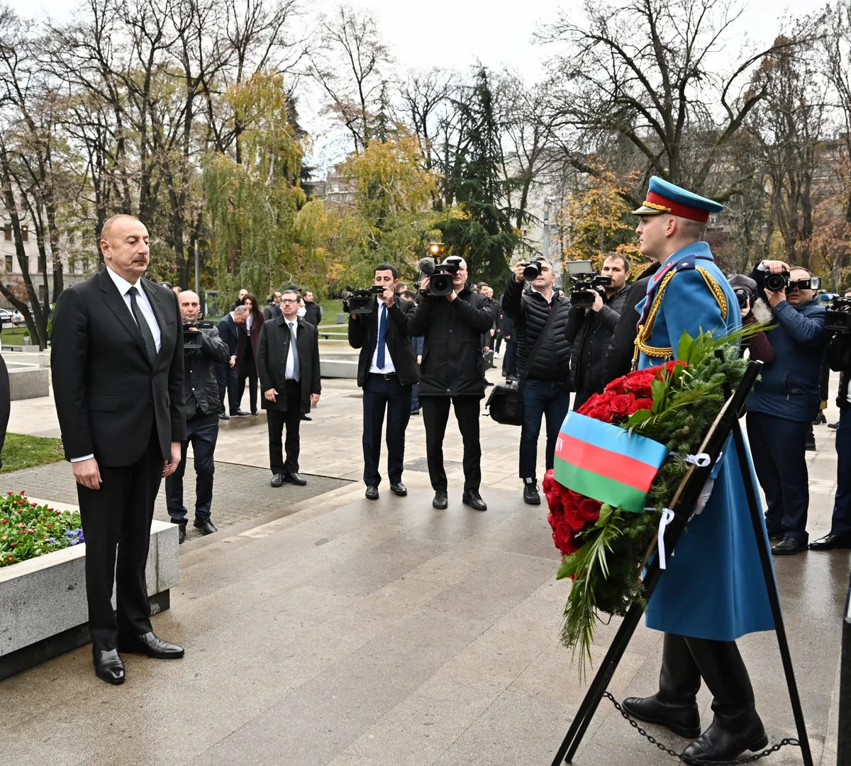 Ilham Aliyev visits monuments to national leader Heydar Aliyev and Milorad Pavic in Tasmajdan park, Belgrade