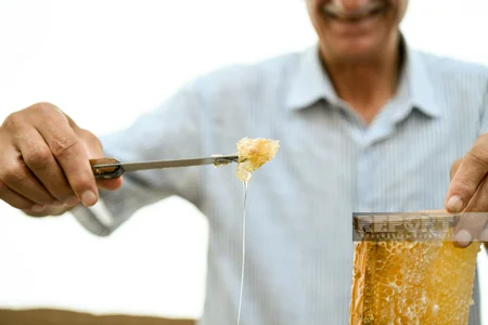 Bakıda alıcı gözləyən bal yarmarkasından - REPORTAJ