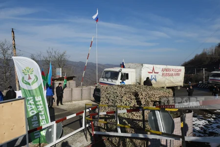 По дороге Ханкенди-Лачын беспрепятственно проехали 54 автомобиля российских миротворцев