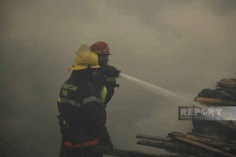 Gəncədə yaşayış binasının dam örtüyündə yanğın olub