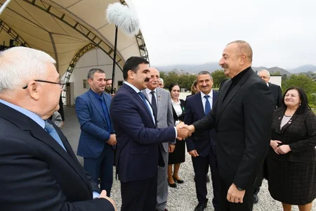 Azerbaijani president meets with public representatives of Khojavand district 